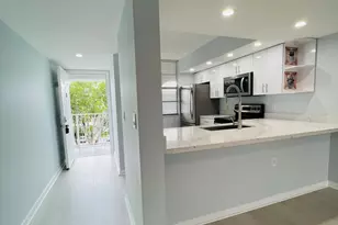 3635 Whitehall Dr, West Palm Beach, FL 33401 - Photo 6