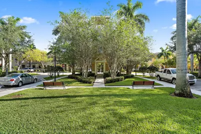 356 W Thatch Palm Circle #105, Jupiter, FL 33458 - Photo 6