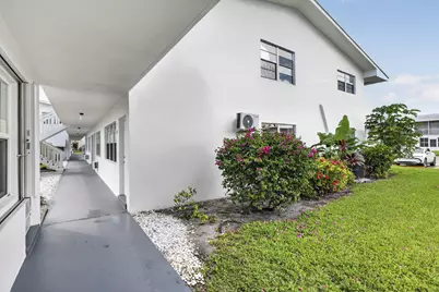 104 E Easthampton E #1, West Palm Beach, FL 33417 - Photo 2