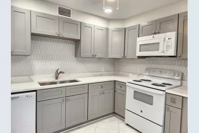 3025 Newcastle B, Boca Raton, FL 33434 - Photo 8