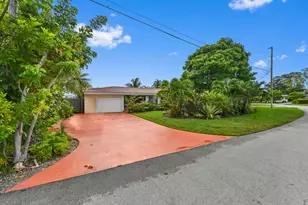 1513 NE 28th Dr, Wilton Manors, FL 33334 - Photo 2