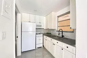 660 NE 34th Ct, Oakland Park, FL 33334 - Photo 4