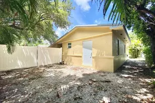 660 NE 34th Ct, Oakland Park, FL 33334 - Photo 8