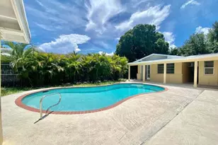 660 NE 34th Ct, Oakland Park, FL 33334 - Photo 2