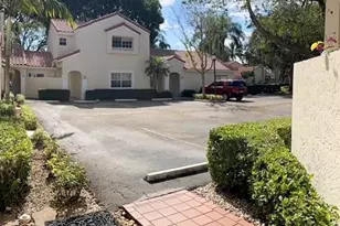 1370 Cottonwood Cir, Weston, FL 33326 - Photo 4