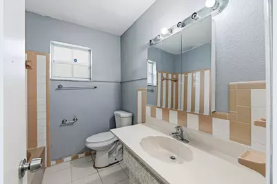2700 NW 36th Avenue, Lauderdale Lakes, FL 33311 - Photo 24