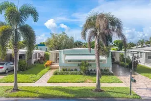 132 NW 53rd Pl, Deerfield Beach, FL 33064 - Photo 2