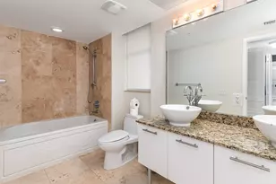 41 SE 5th St, Miami, FL 33131 - Photo 10