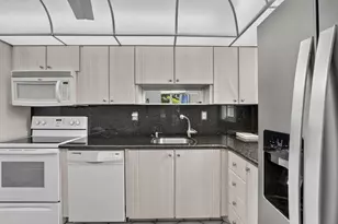 1400 St Charles Pl, Pembroke Pines, FL 33026 - Photo 12