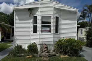 104 Plantation Blvd, Greenacres, FL 33467 - Photo 2