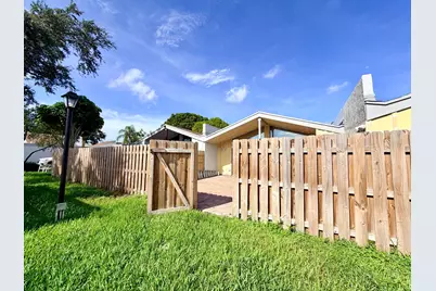 1720 NW 73rd Avenue, Plantation, FL 33313 - Photo 10