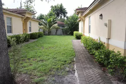 613 NW 21st Avenue, Pompano Beach, FL 33069 - Photo 2