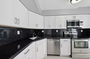 333 NE 21st Ave, Deerfield Beach, FL 33441 - Photo 2
