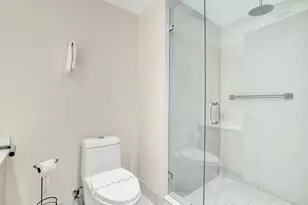 2600 E Hallandale Beach Blvd, Hallandale Beach, FL 33009 - Photo 18