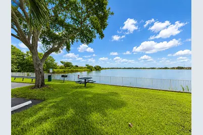 2831 N Oakland Forest Drive #101, Oakland Park, FL 33309 - Photo 24