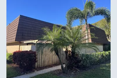 2004 20th Lane, Palm Beach Gardens, FL 33418 - Photo 2