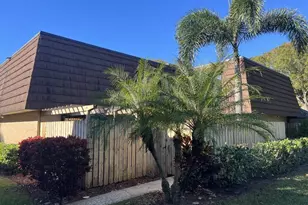 2004 20th Ln, Palm Beach Gardens, FL 33418 - Photo 2