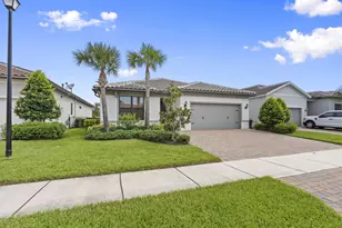 535 SE Villandry Way, Port Saint Lucie, FL 34984 - Photo 2
