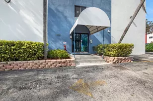 105 S Riverside Dr, Pompano Beach, FL 33062 - Photo 4
