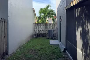 201 SW 98th Terrace, Pembroke Pines, FL 33025 - Photo 14