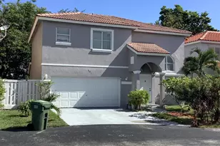 201 SW 98th Terrace, Pembroke Pines, FL 33025 - Photo 4