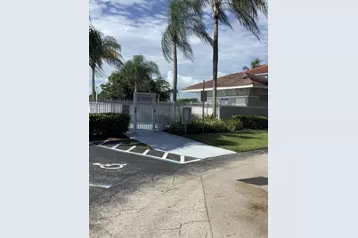 201 SW 98th Terrace, Pembroke Pines, FL 33025 - Photo 18
