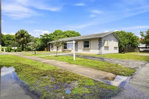 399 SW 14th St, Deerfield Beach, FL 33441 - Photo 2