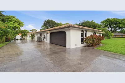 2380 NW 107th Avenue, Coral Springs, FL 33065 - Photo 4