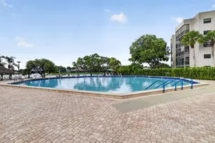 1000 Colony Point Cir, Pembroke Pines, FL 33026 - Photo 24
