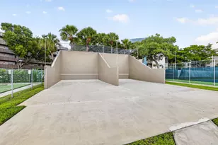 1000 Colony Point Cir, Pembroke Pines, FL 33026 - Photo 22