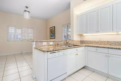 7927 Exeter Boulevard E, Tamarac, FL 33321 - Photo 12