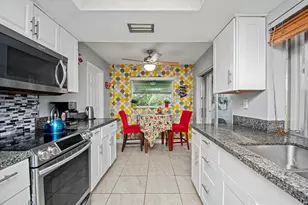 5704 NW 47th Ln, Tamarac, FL 33319 - Photo 12