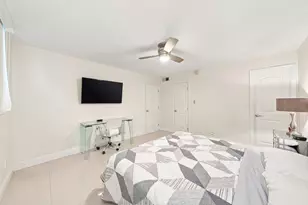 9400 N Hollybrook Lake Dr, Pembroke Pines, FL 33025 - Photo 32