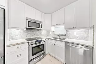 9400 N Hollybrook Lake Dr, Pembroke Pines, FL 33025 - Photo 20