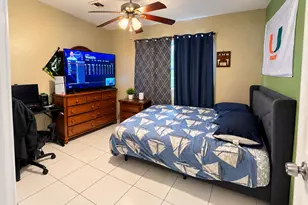 70 NE 174th Dr, North Miami Beach, FL 33162 - Photo 14