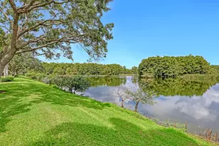 23 Windward Isle, Palm Beach Gardens, FL 33418 - Photo 2