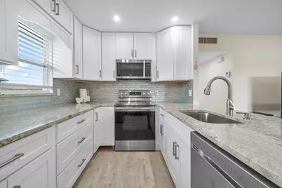 76 Flanders B, Delray Beach, FL 33484 - Photo 2