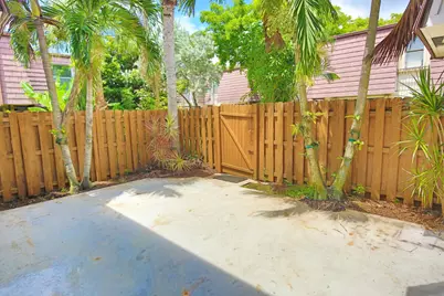 7531 Courtyard Run E, Boca Raton, FL 33433 - Photo 2