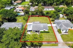 933 Upland Rd, West Palm Beach, FL 33401 - Photo 1