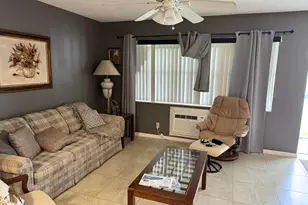 15 Chatham A, West Palm Beach, FL 33417 - Photo 2