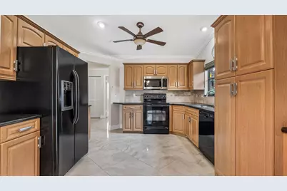 2560 NW 13th Court, Delray Beach, FL 33445 - Photo 16
