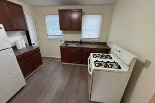1834 Hamburg St, Schenectady, FL 12304 - Photo 4