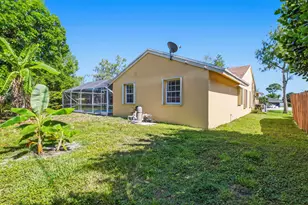 104 Oxford Ct, Royal Palm Beach, FL 33411 - Photo 40