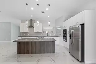 104 Oxford Ct, Royal Palm Beach, FL 33411 - Photo 8