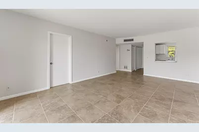 1638 Embassy Drive #208, West Palm Beach, FL 33401 - Photo 8
