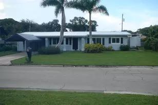 2100 W Esplanade, Fort Pierce, FL 34982 - Photo 2
