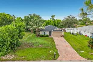 4306 NE 24th Pl, Cape Coral, FL 33909 - Photo 4