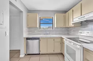 21904 Lake Forest Cir, Boca Raton, FL 33433 - Photo 4