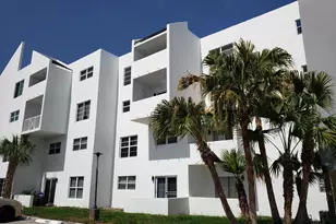2860 NE 14th St St, Pompano Beach, FL 33062 - Photo 14