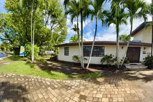 2390 NE 199th St, Aventura, FL 33180 - Photo 16